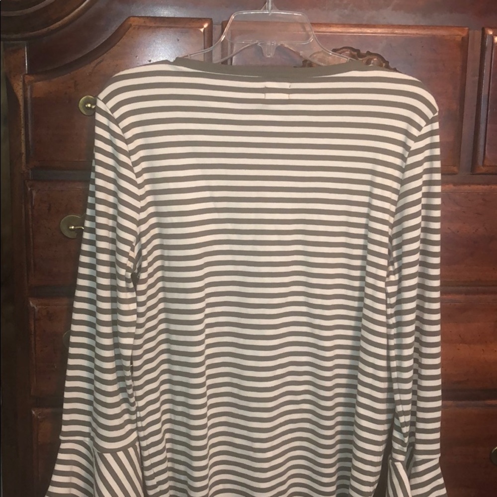 True Craft XLJ green and white ruffle sleeve top - Picture 7 of 8
